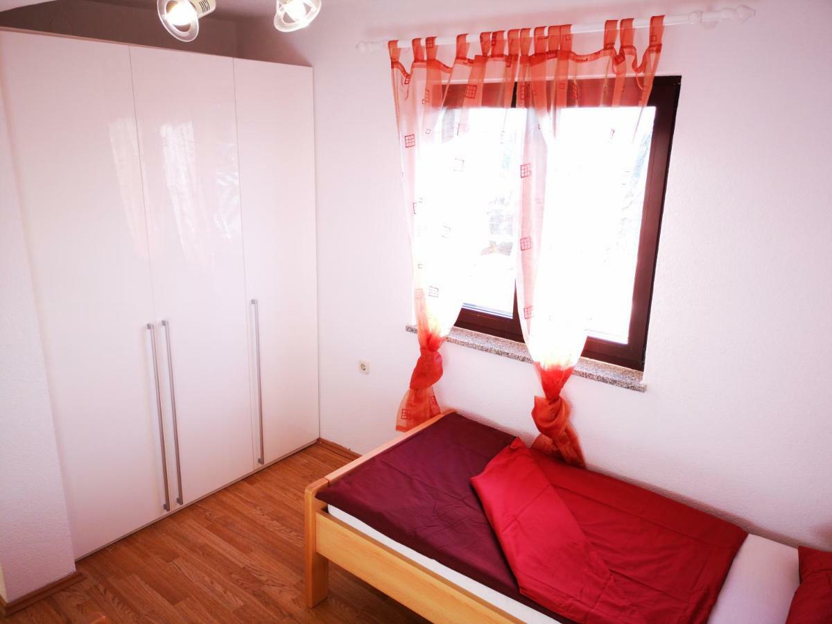 Apartman "Sabine Red" With Heated Pool 오미살즈 외부 사진